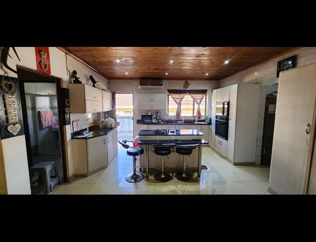 6 BEDROOM HOUSE FOR SALE IN CRAIGIEBURN